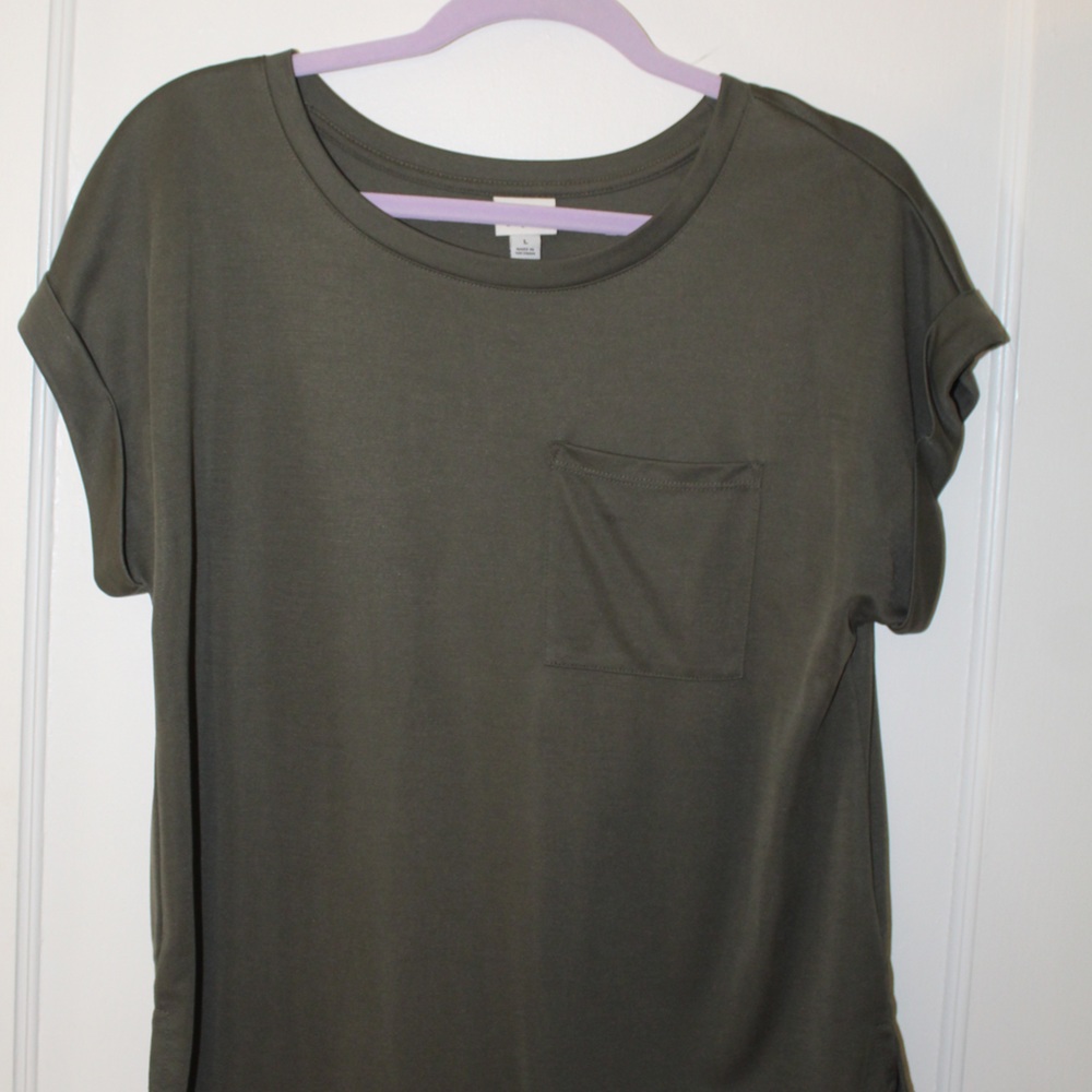 Women’s silk like material pocketed shirt